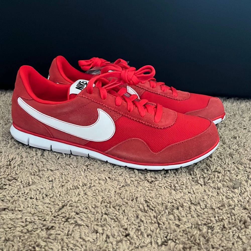 NEVER WORN Nike Low Athletic Shoes